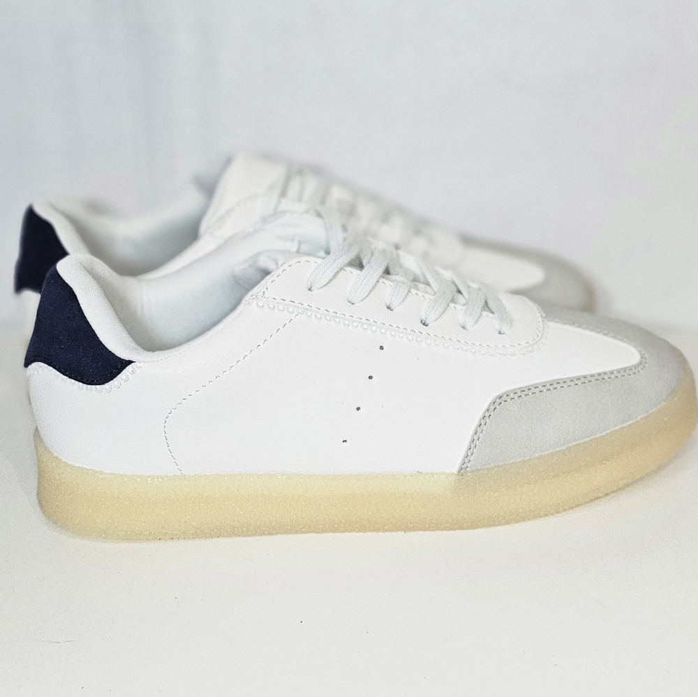 AEO Sneakers 9 NWOT